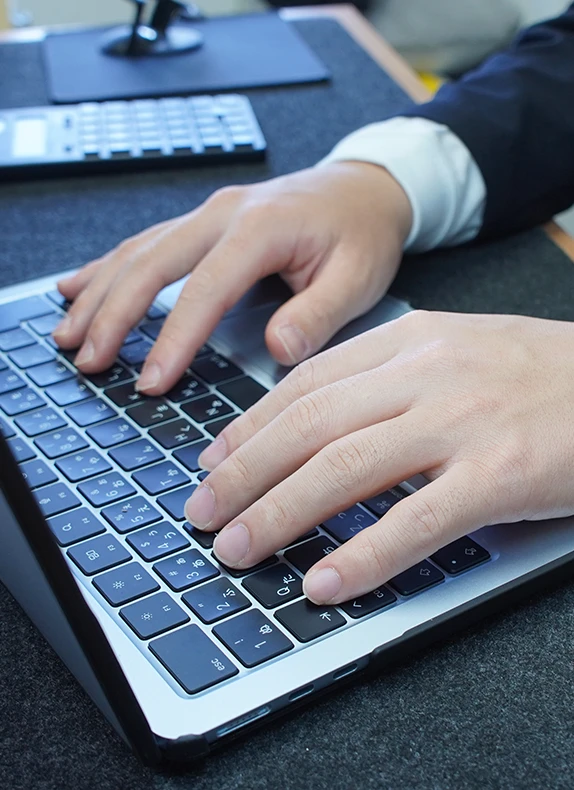 PCの作業風景画像